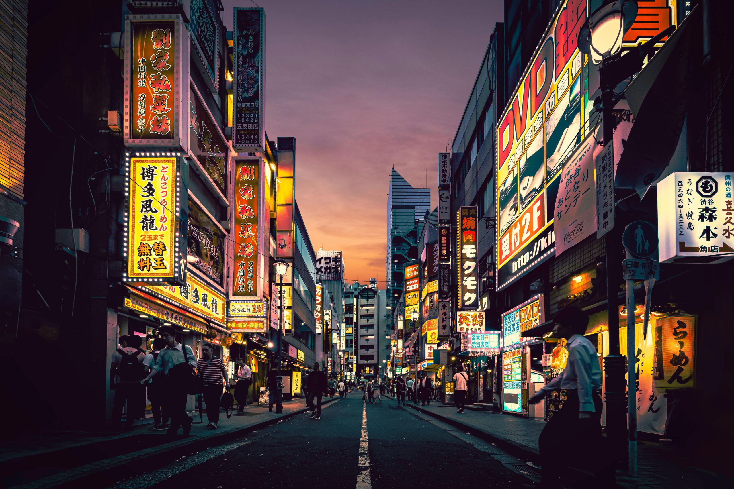 Explore Japan at Night – Neon Lights in Tokyo